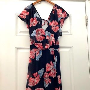 Alythea floral dress ties in back with zipper at lower back. Size Large